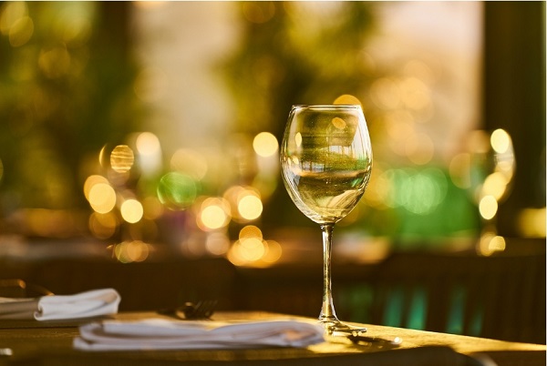 揭開(kāi)葡萄酒的神秘面紗：避開(kāi)常見(jiàn)的品鑒誤區(qū)